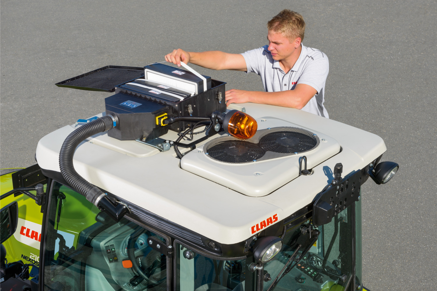 Трактор CLAAS NEXOS