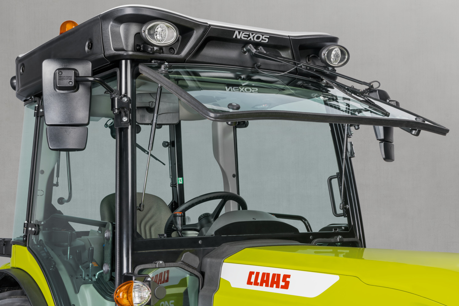 Трактор CLAAS NEXOS